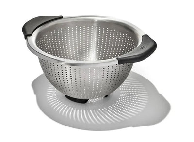 COLADOR DE ACERO INOXIDABLE (3 CUARTOS DE GALON)