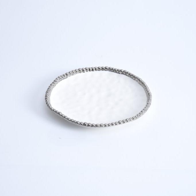 PLATO REDONDO 11.75 × 10.75 - BLANCO/PLATA