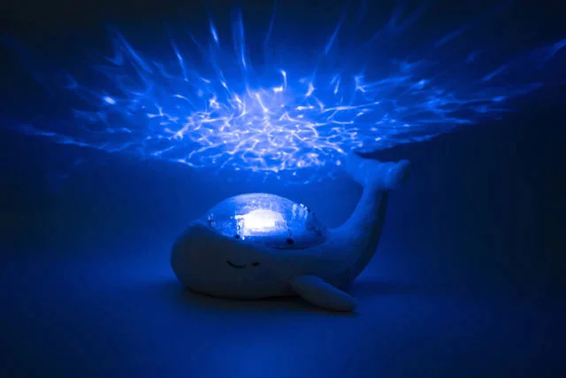 FAMILIA DE BALLENAS PELUCHE DIFUNDE LUZ, AZUL