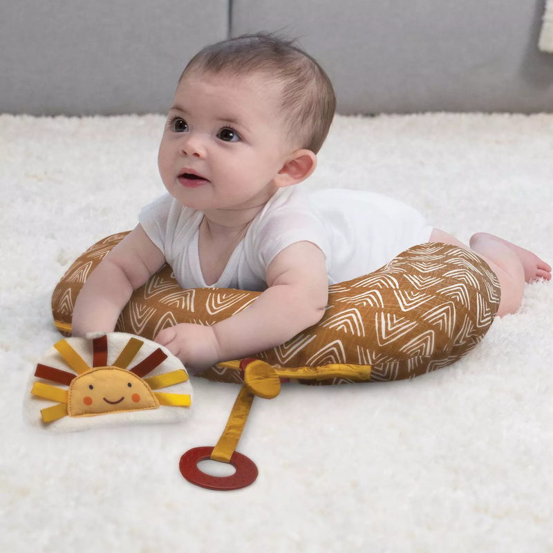 BOPPY ALMOHADA TUMMY TIME CON JUGUETES INCLUIDOS, SOL DORADO Y CHEVRON 3