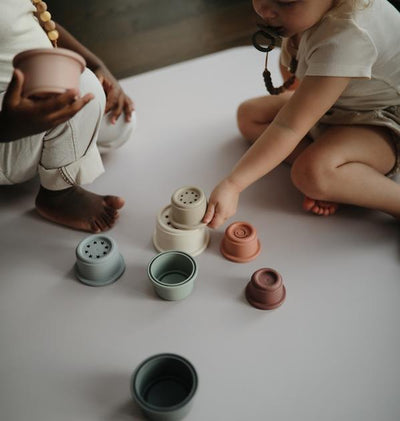 JUGUETES DE VASOS APILABLES - PETALO