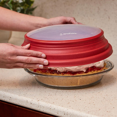 9.5" DEEP PIE W/WIDE FLUTED EDGE /RED EXPANDABLE COVER