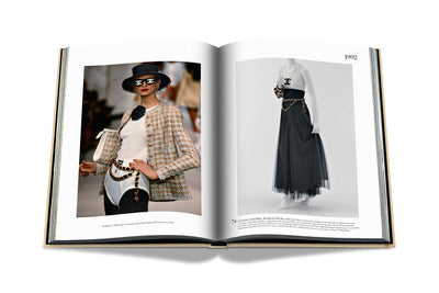 THE LITTLE BOOK OF CHANEL BY LAGERFELD: THE STORY OF THE ICONIC FASHION DESIGNER